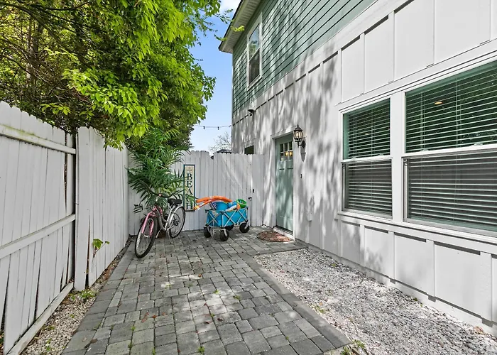 Jax Beach Hot Tub Retreat - Private Backyard - Fire Pit - Sleeps 8 - 5 Min To Beach